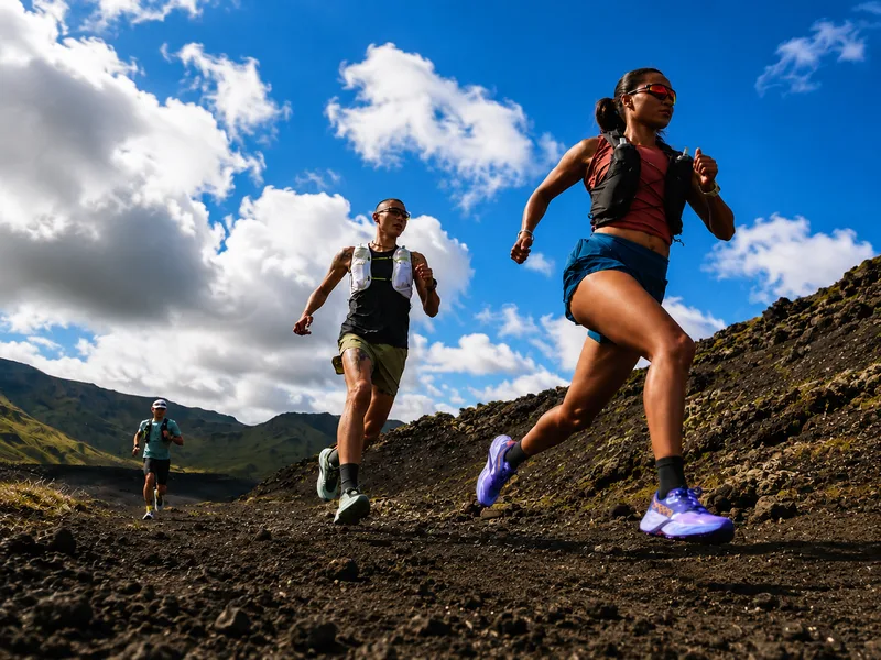 Trail running thu hút runner nhờ sự kết hợp giữa vận động, thử thách địa hình và trải nghiệm thiên nhiên.