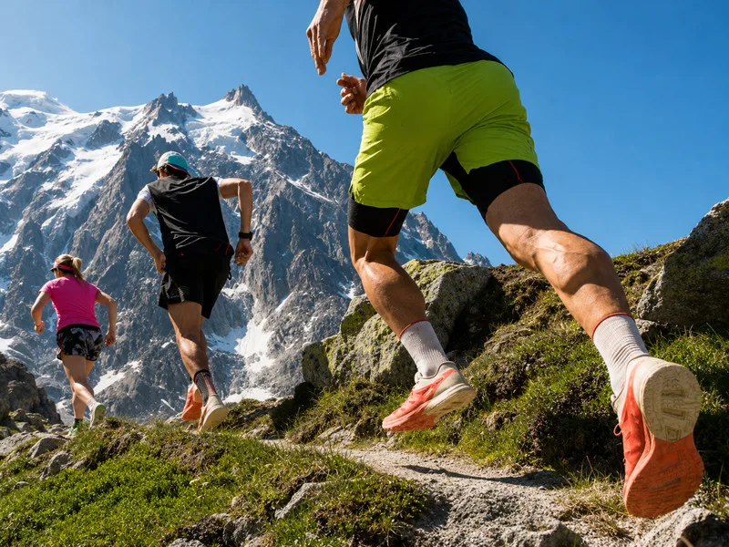 Trail running giúp rèn sức bền, khả năng giữ thăng bằng và mang lại trải nghiệm vận động giữa thiên nhiên.